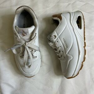 Skechers White and Tan Athletic Shoes size 11 Girl